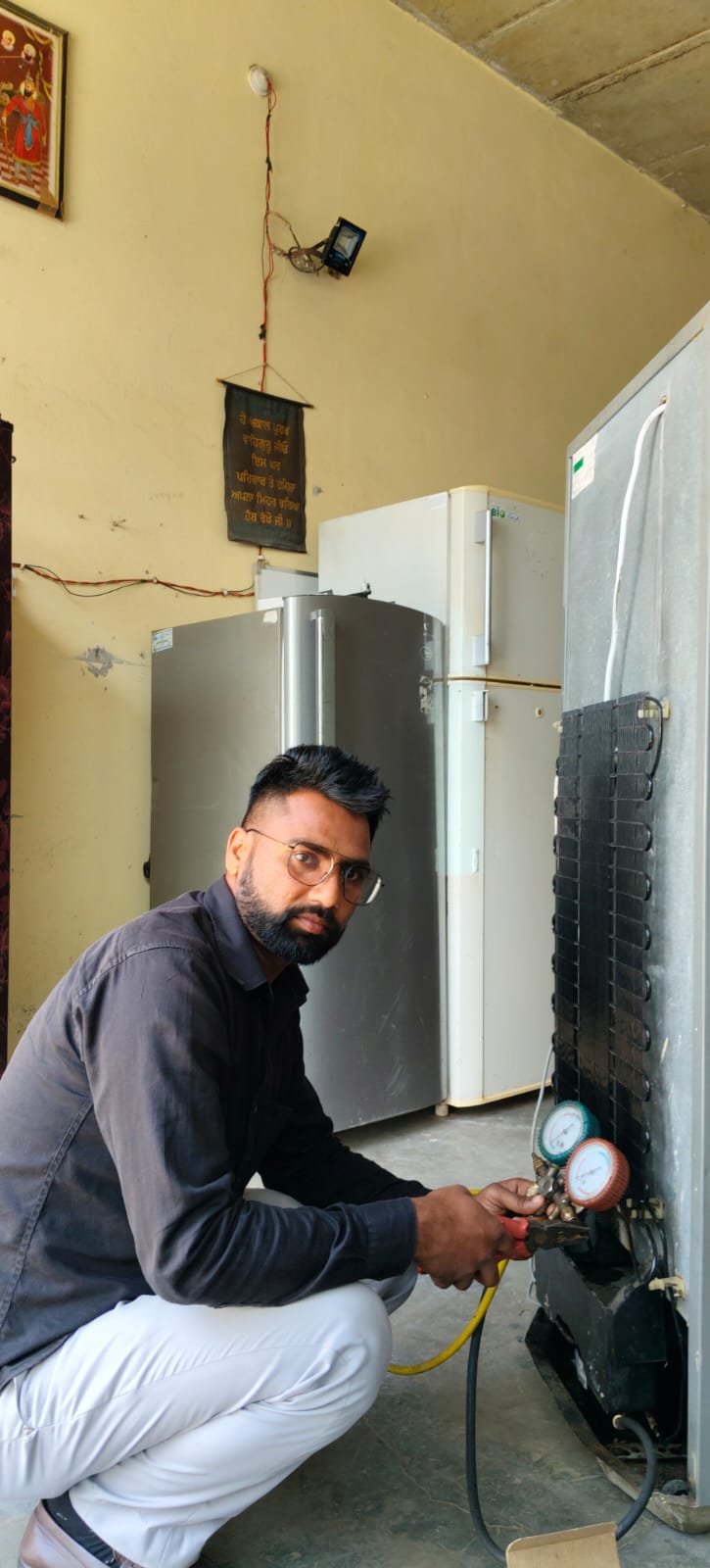 AC Gas Refilling & Service